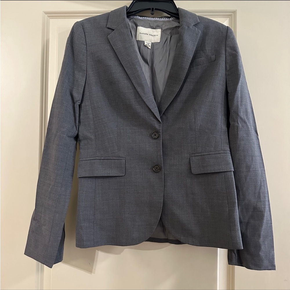 Banana republic women’s gray suit jacket size 8